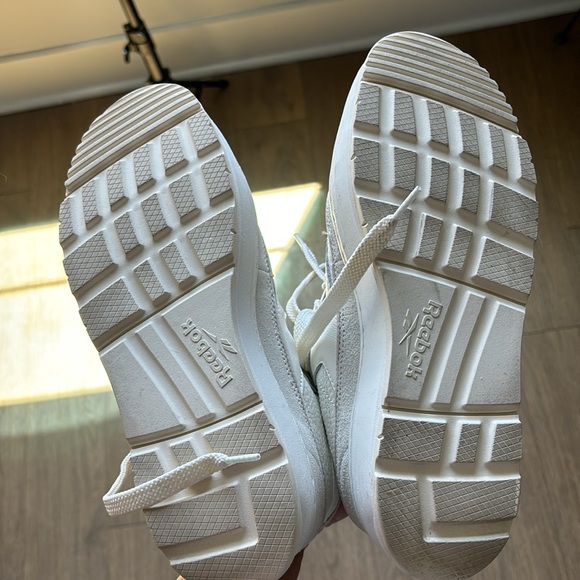 Never worn Reebok classics - Picture 4 of 4